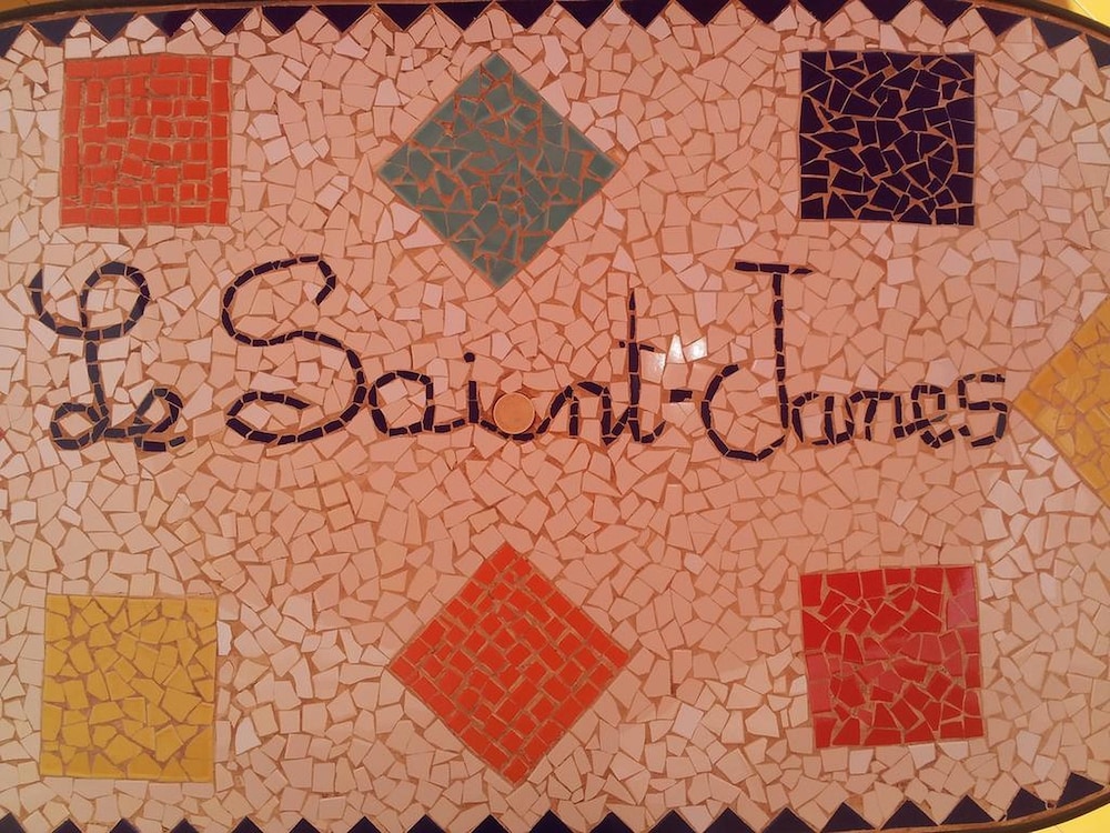 Le Saint James