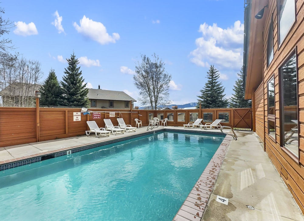 303d Dillon Bay 2br Awesome Views 2 Bedroom Condo by RedAwning