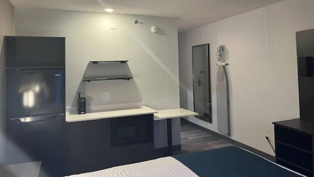 Studio 6 Suites Norcross, GA