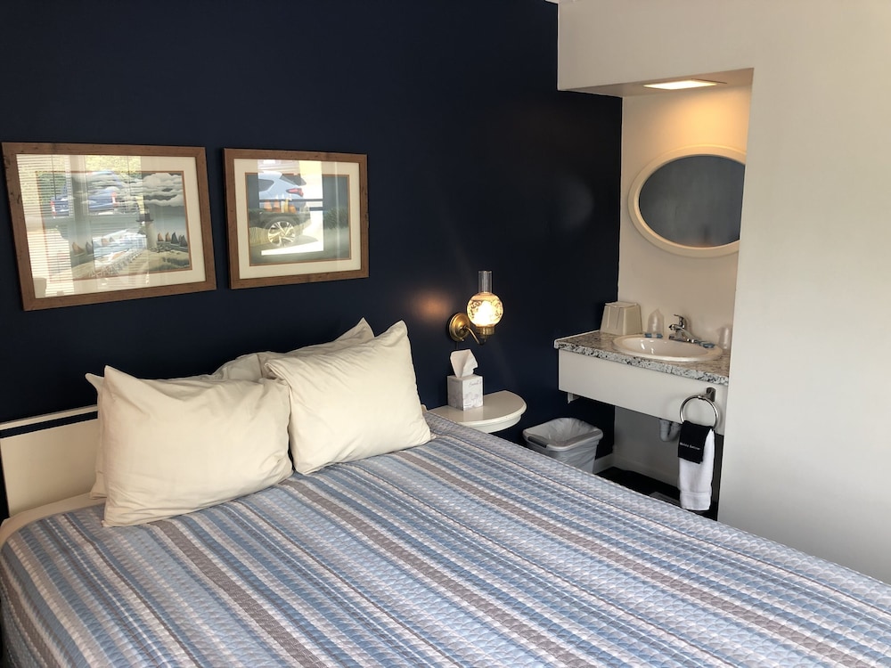 Harbor's Edge Motel