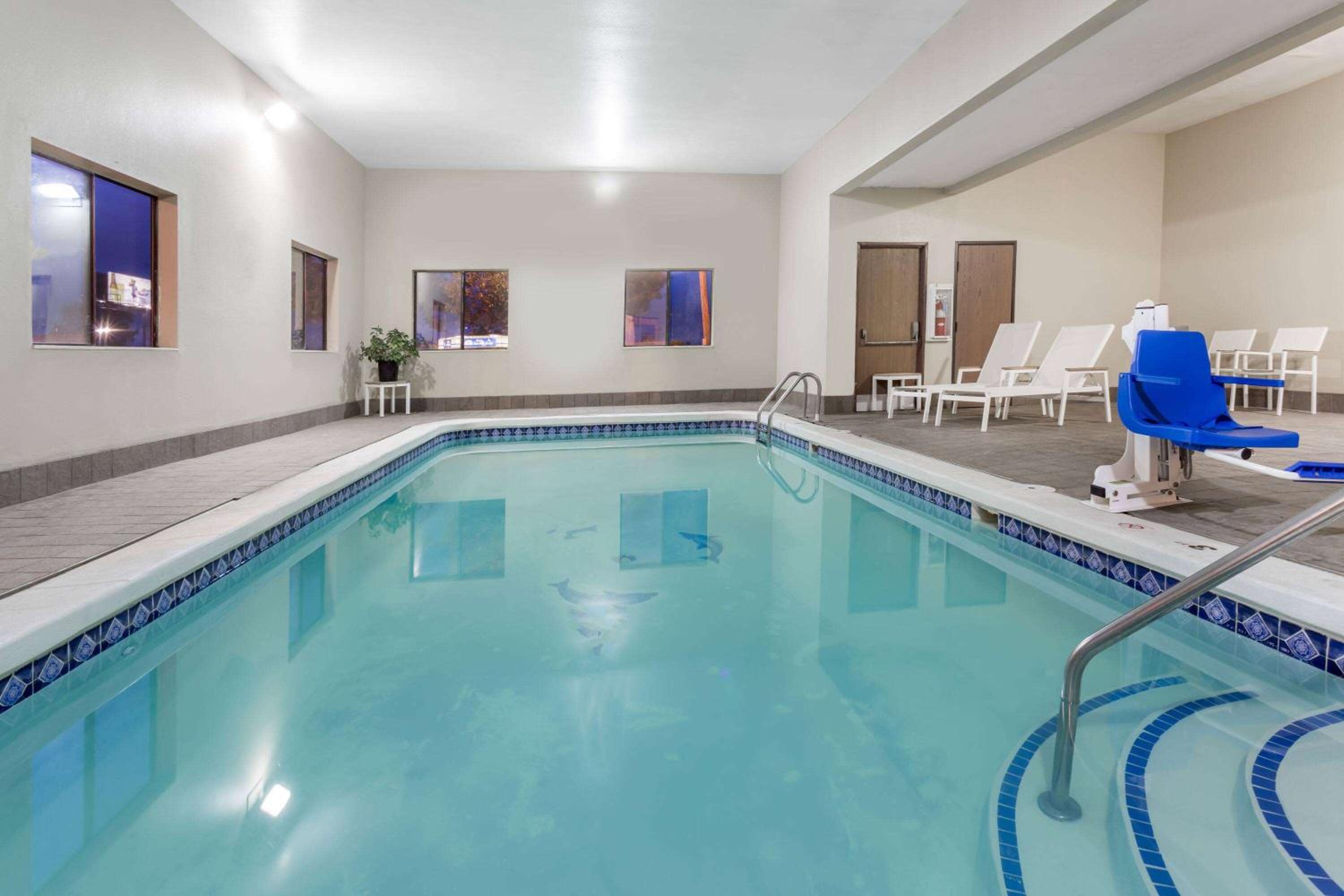 Travelodge by Wyndham Longmont