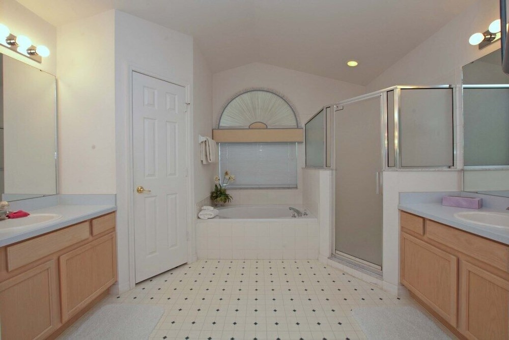 Greater Groves-4 Bedrooms Home W/pool-5204GG Home by RedAwning