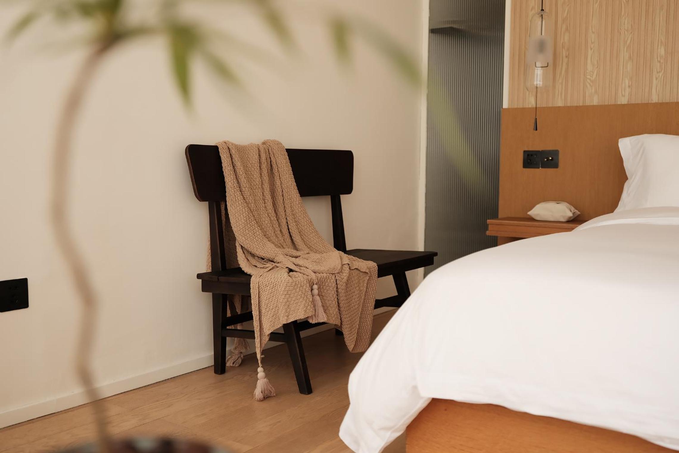 Guilin Bonjour Boutique Hotel- Free pick up service over 3 nights