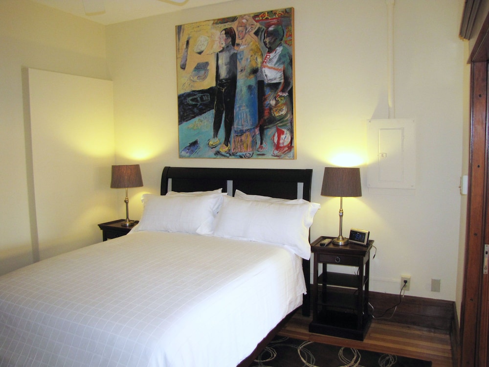 Tawsty Flower - Haines Suites