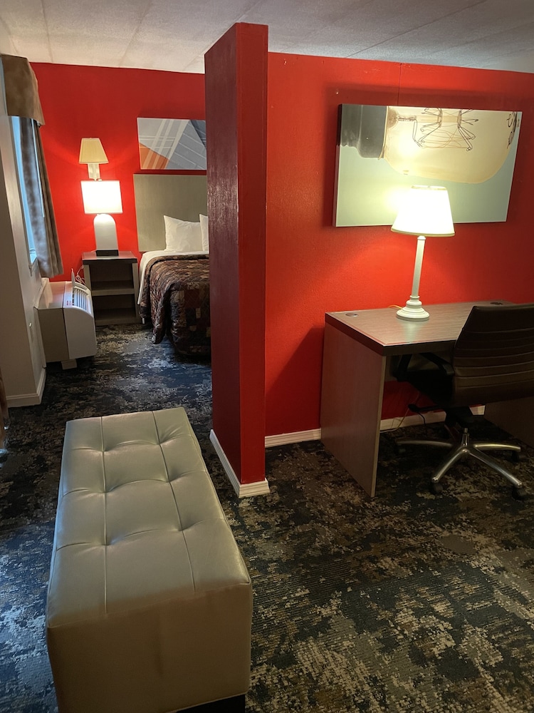 Gold Star Inn & Suites