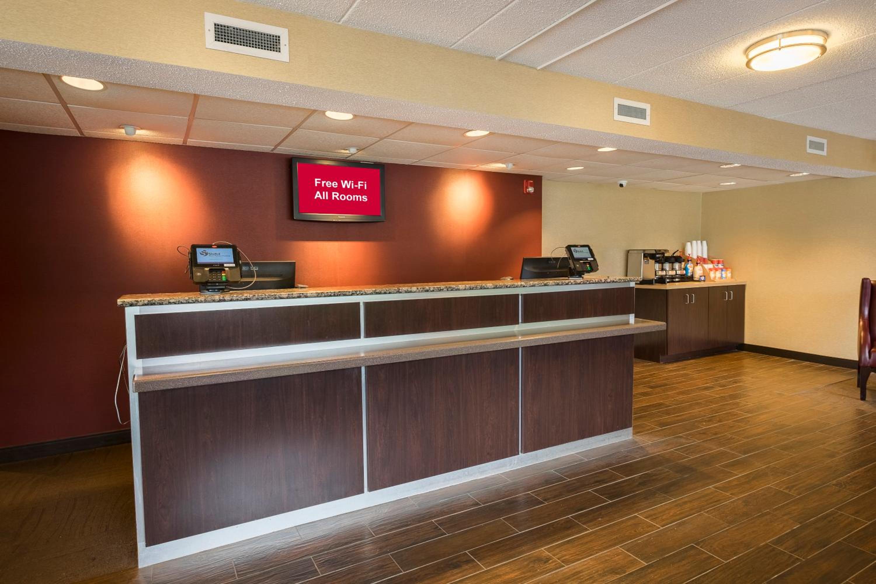 Red Roof Inn PLUS+ West Springfield