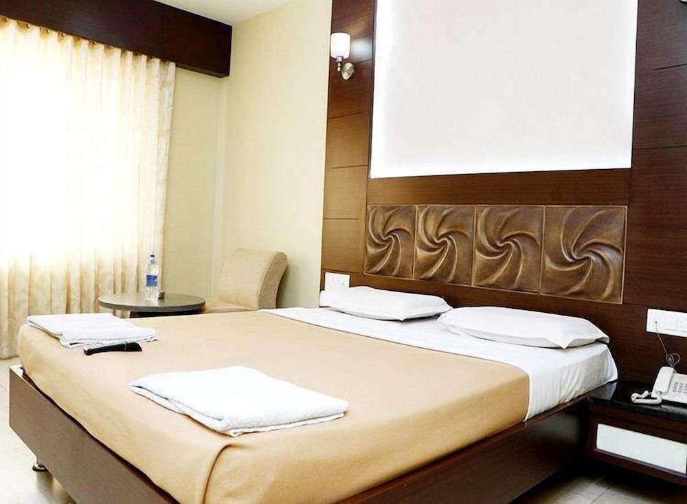 Iroomz Vaishali Residency