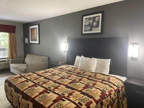 Speedway Inn & Suites