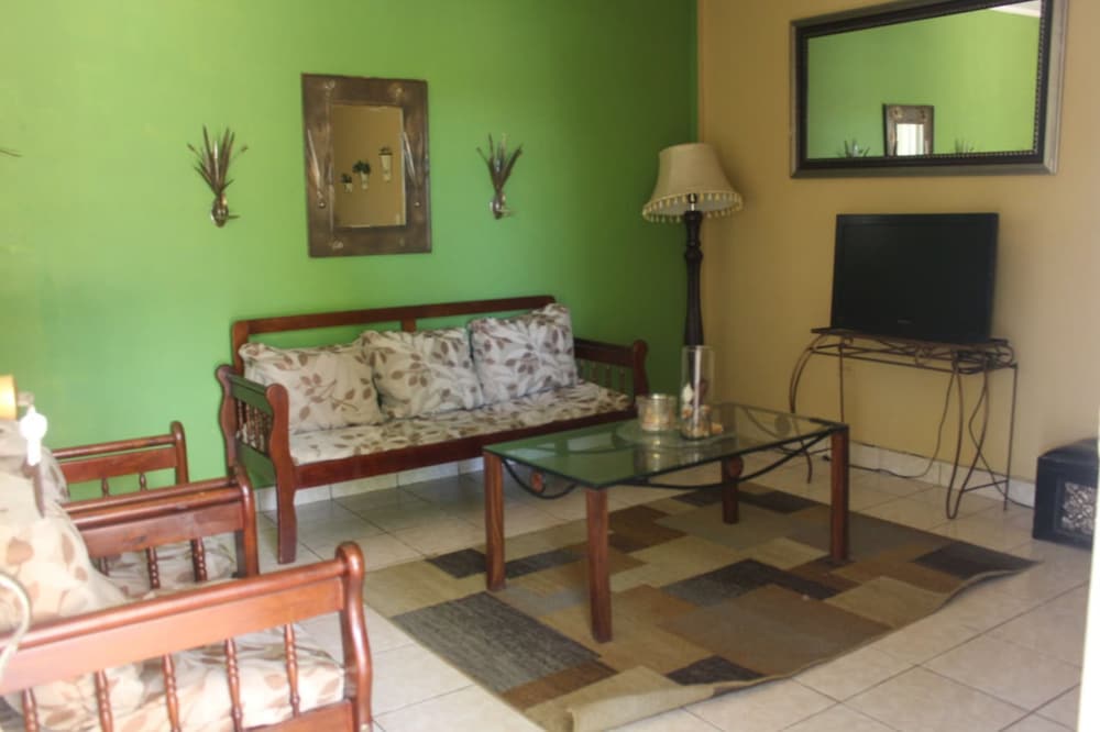 Aparthotel Villas de la Roca
