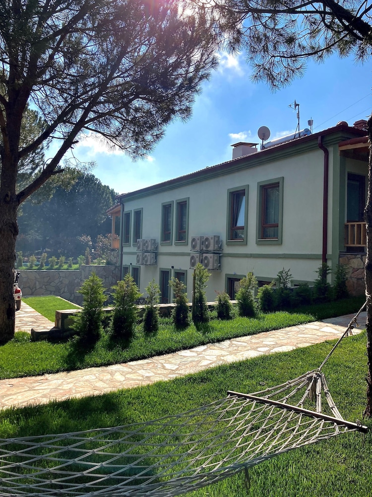 Elyada Konuk Evi (+8 Yaş )