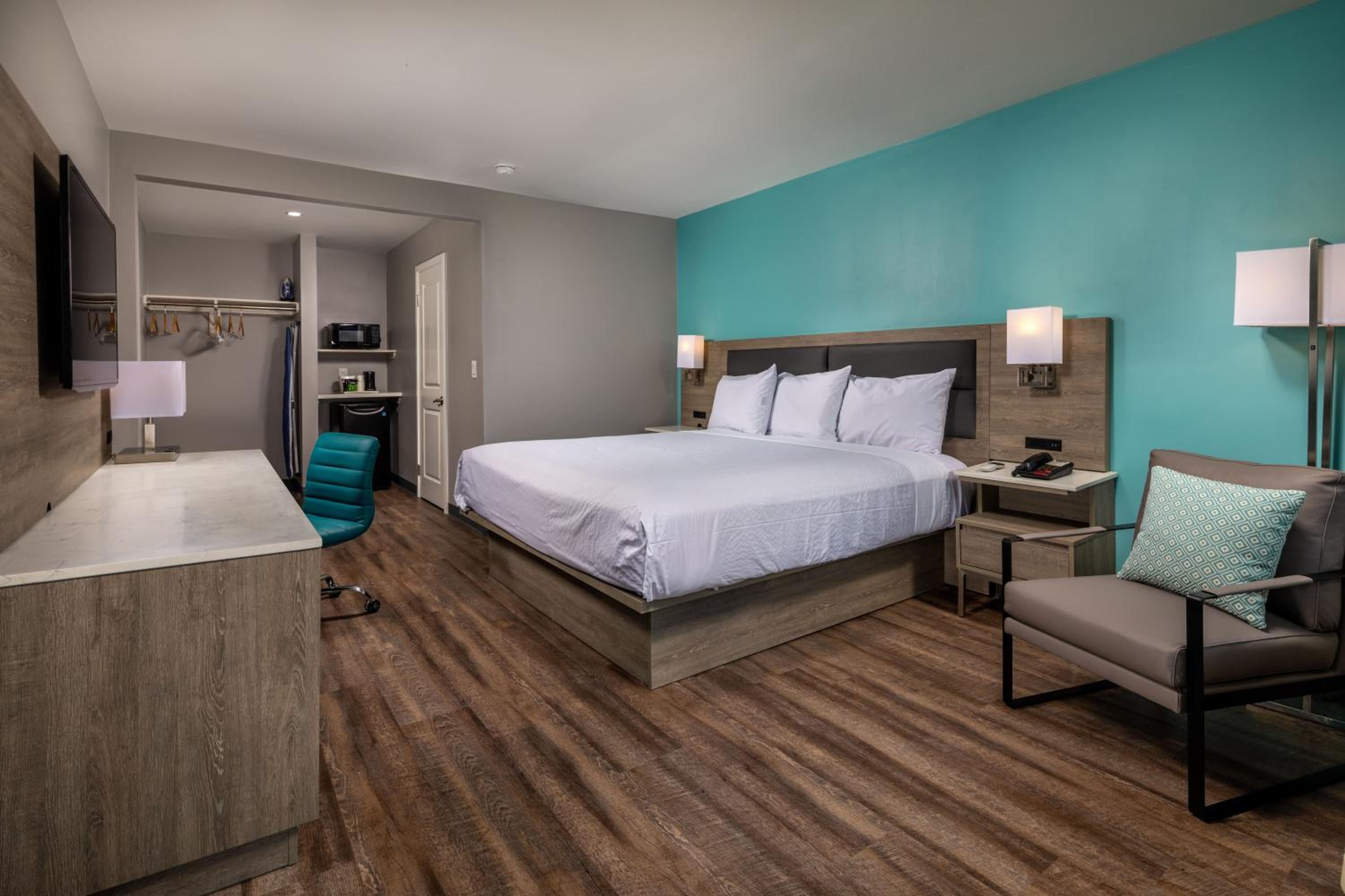 Travelodge by Wyndham LAX