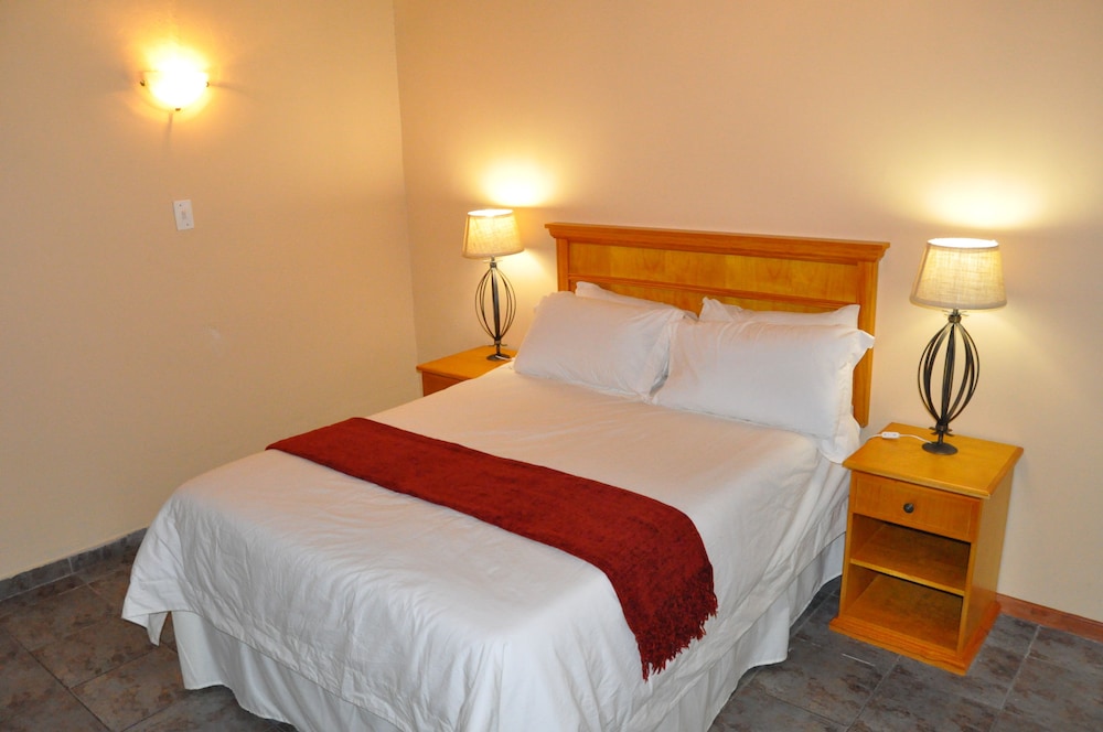 Gooderson Dumazulu Lodge & Traditional Village
