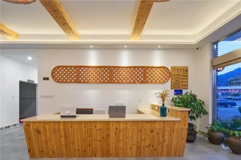 Floral Hotel Xiangfengling Hostel