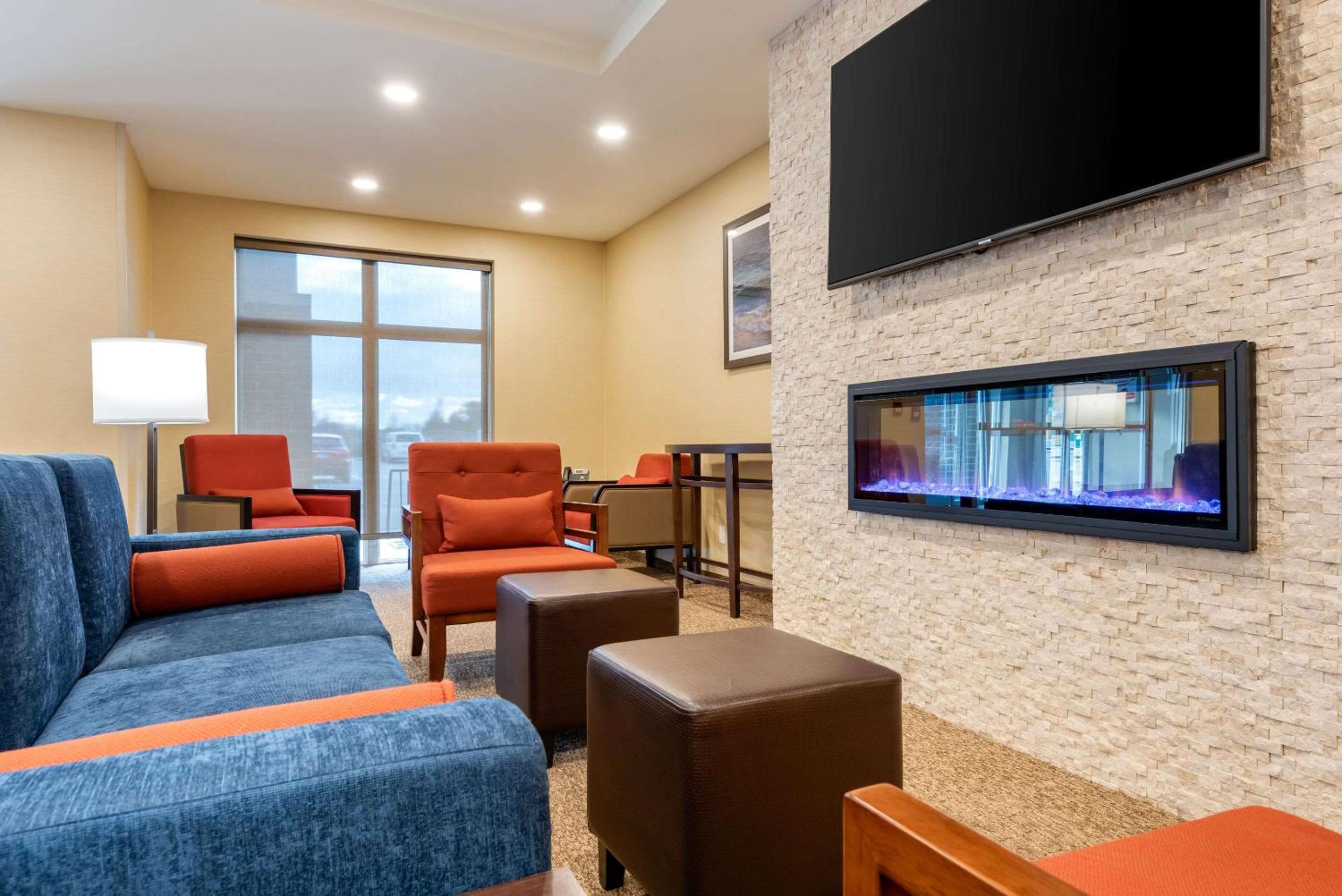 Comfort Inn & Suites