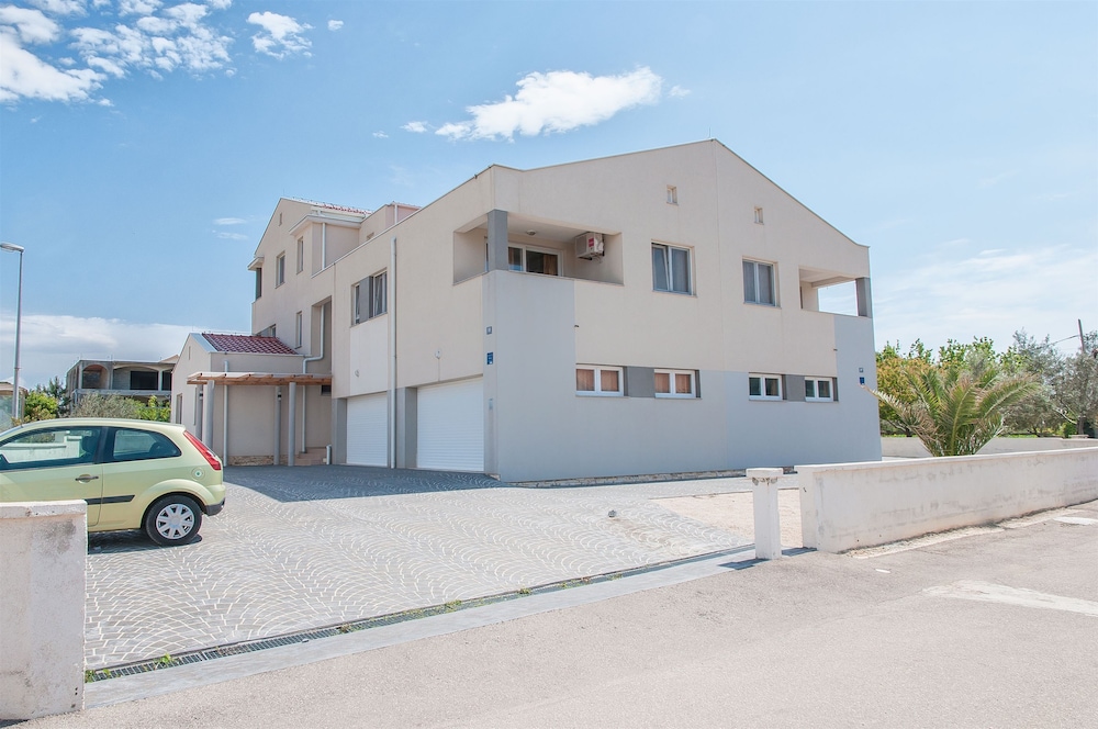 Apartments Glavan