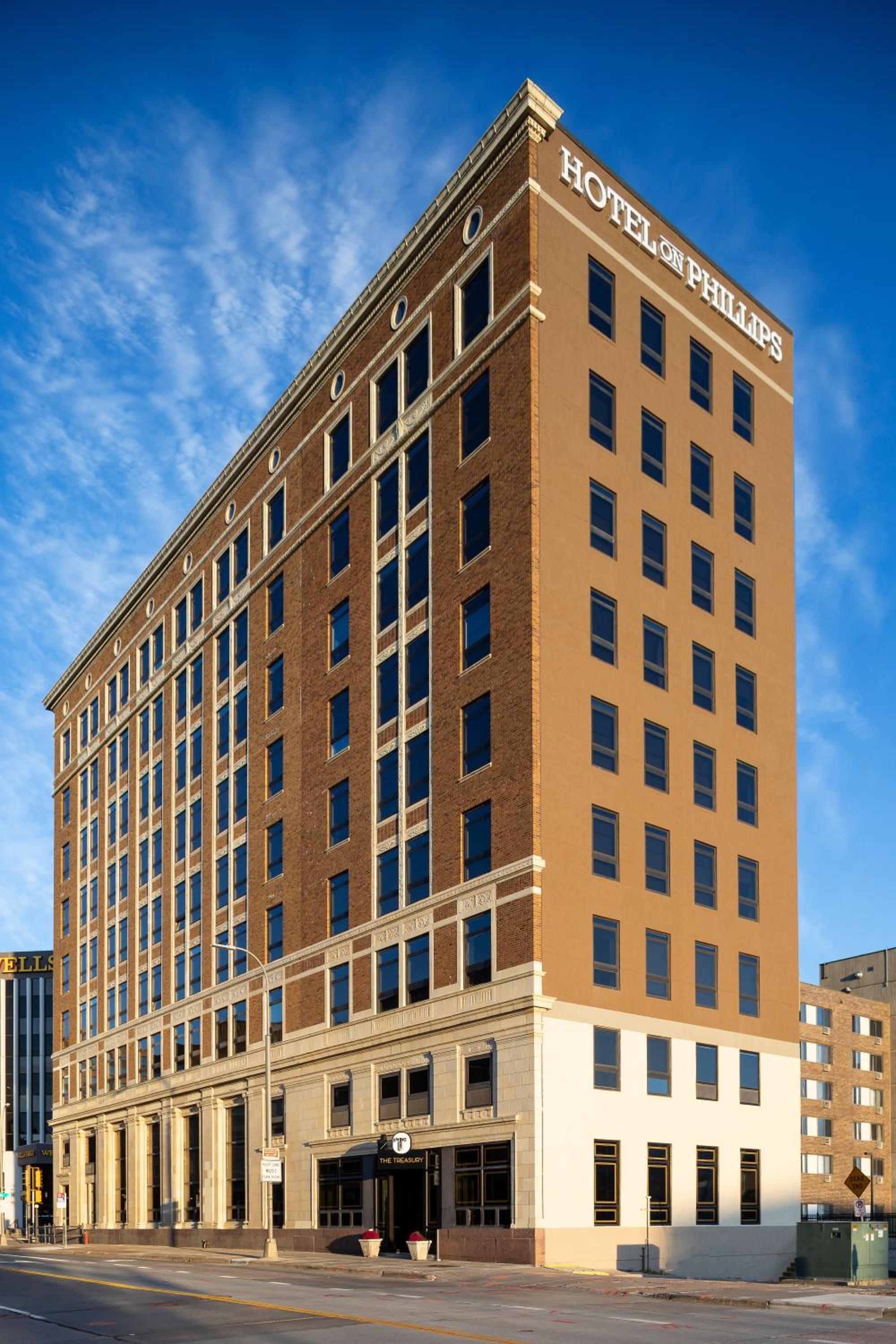 Hotel On Phillips