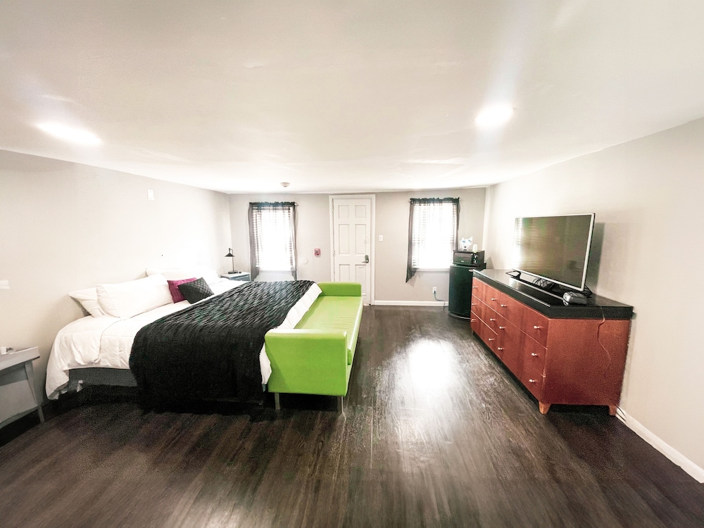 Penn Lodge Hotel & Suites