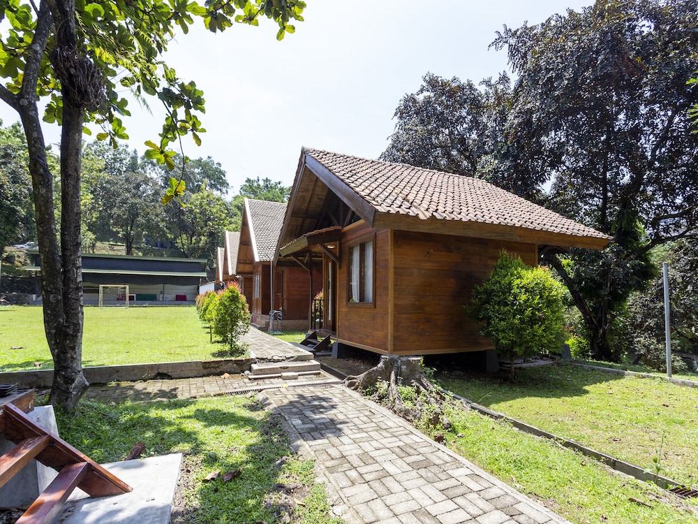OYO 883 Pavo Resort