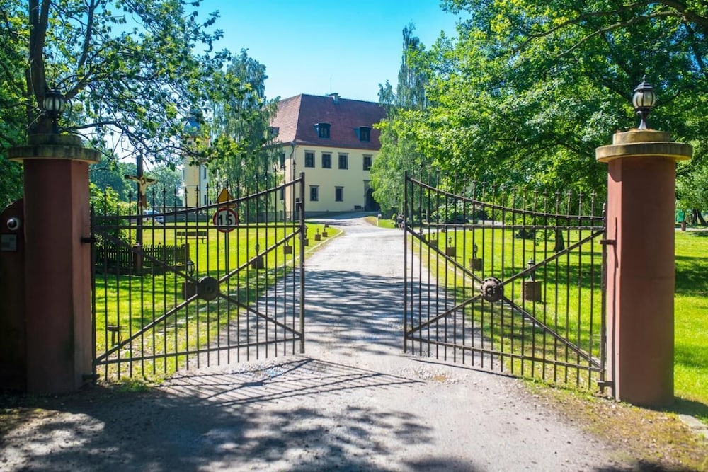 Oficyna przy Pałacu Krobielowice