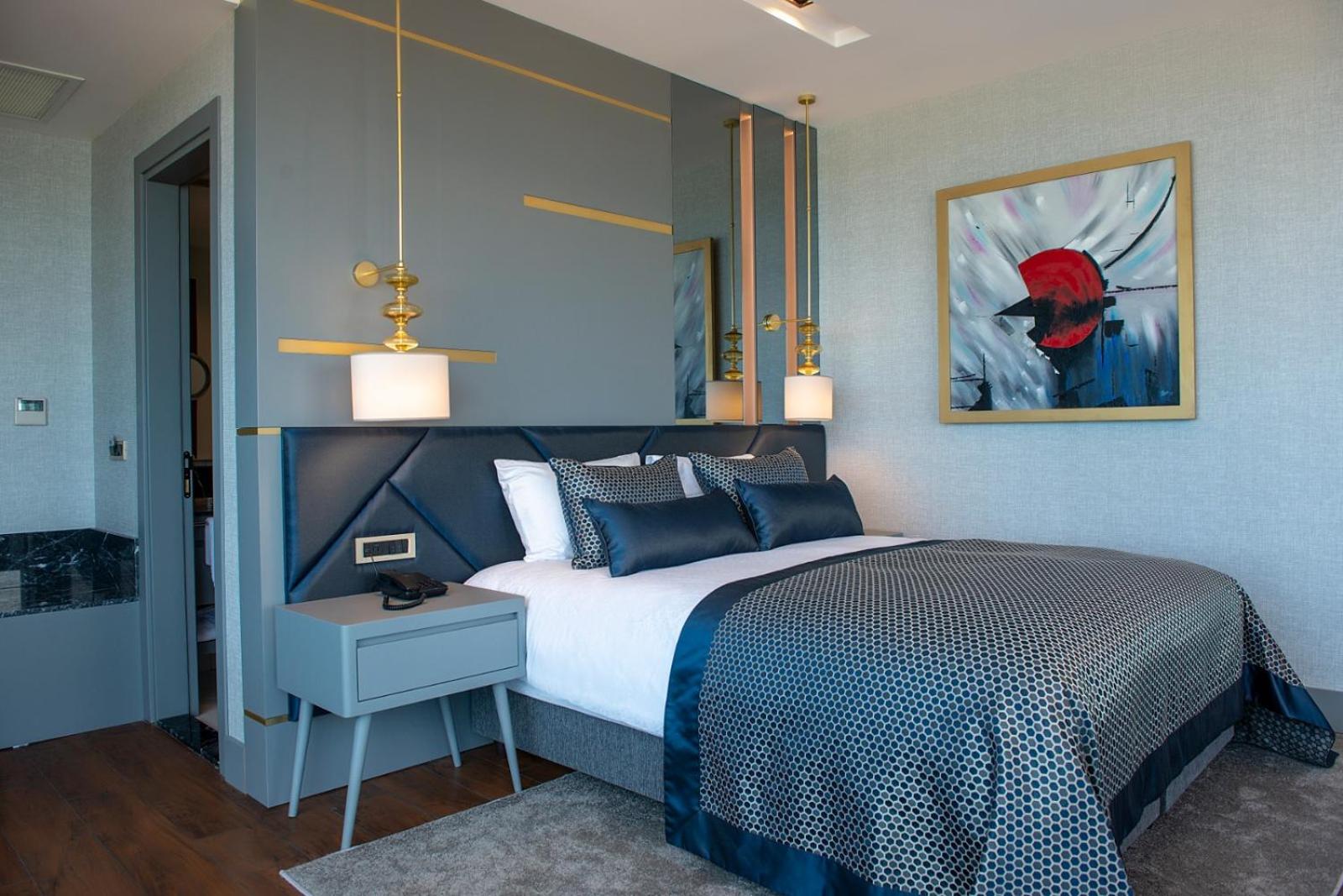B&C HOTEL
