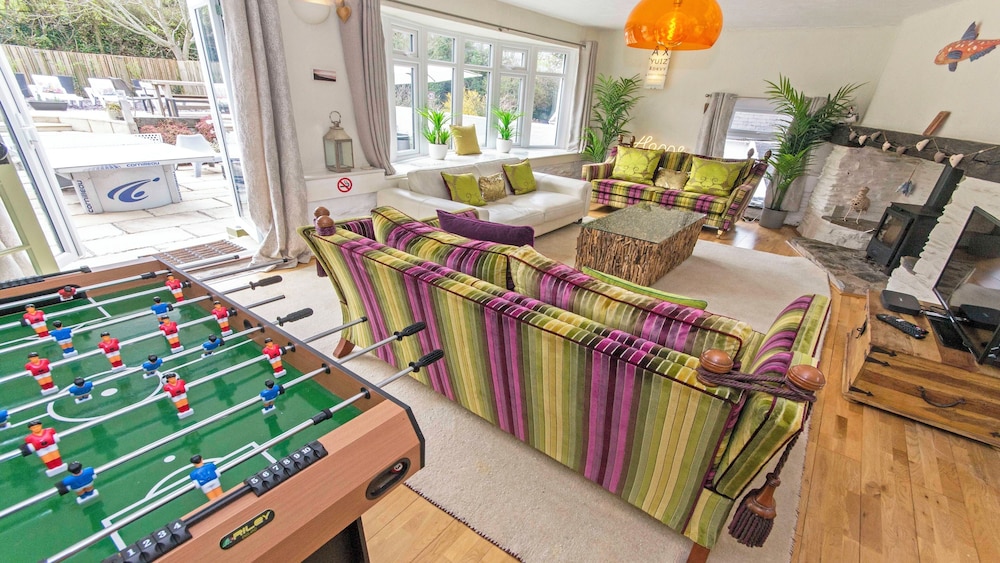 Shippenrill Croyde 6 Bedrooms, Sleeps 14, Hot Tub