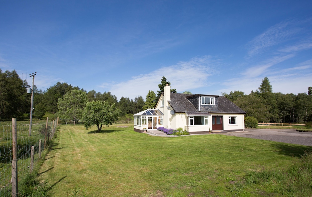 Juniper Hill, Near Loch Achilty on the Nc500 酒店