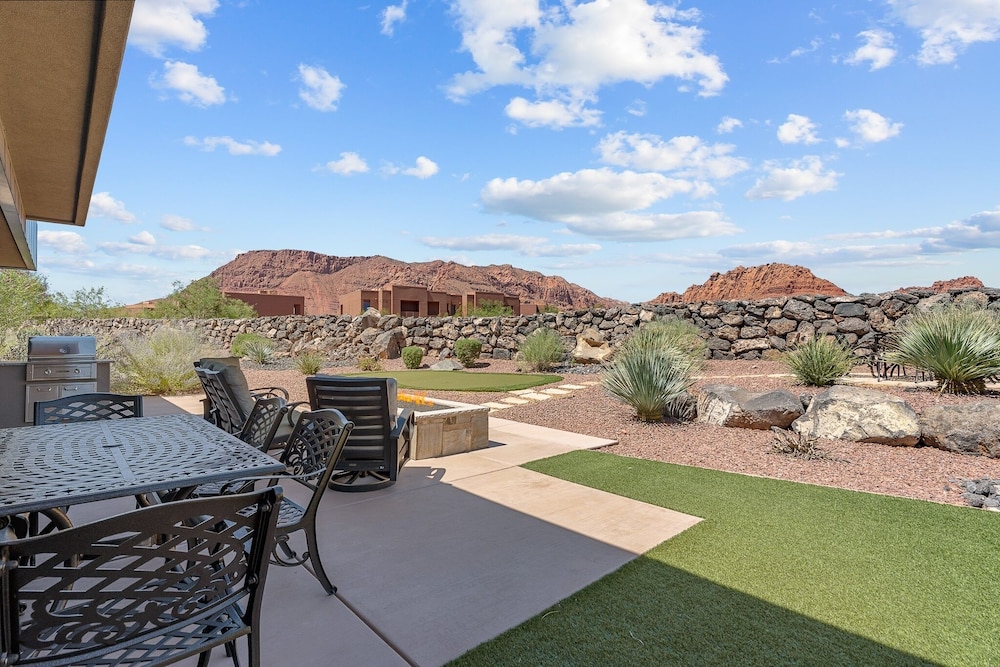 Snow Canyon Retreat #13 by RedAwning