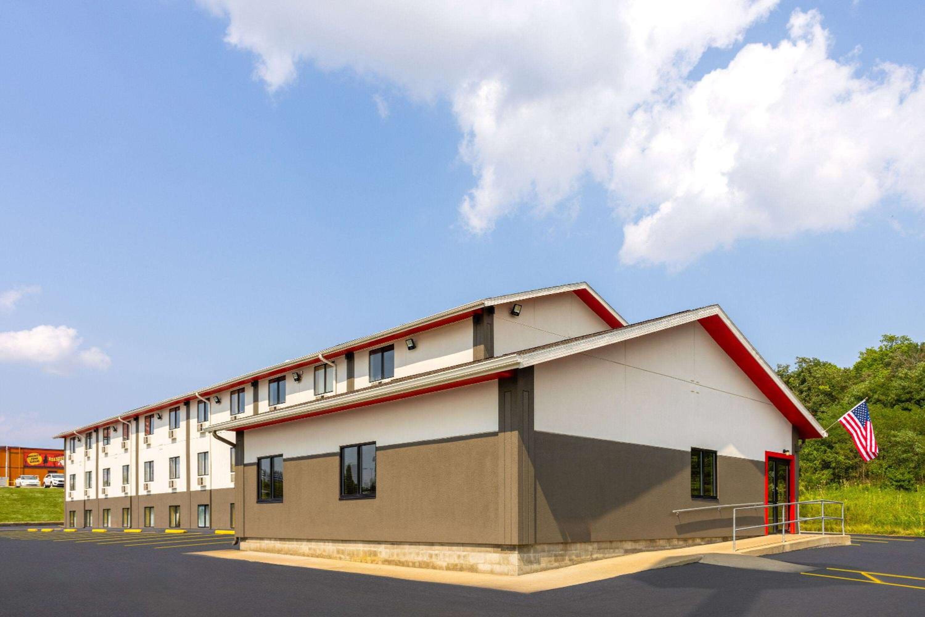 温德姆超级8酒店 圣克莱尔斯维尔俄亥俄州/维灵西弗吉尼亚州地区