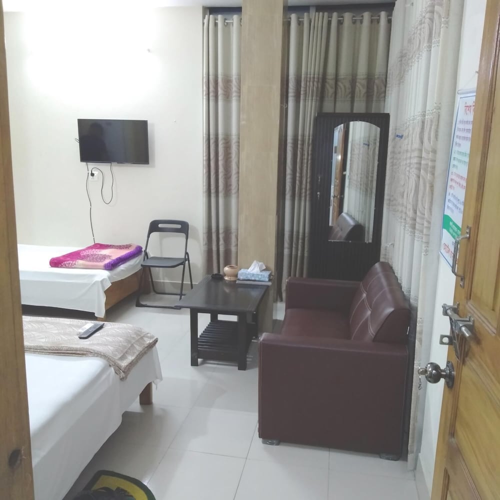 Hotel Charu