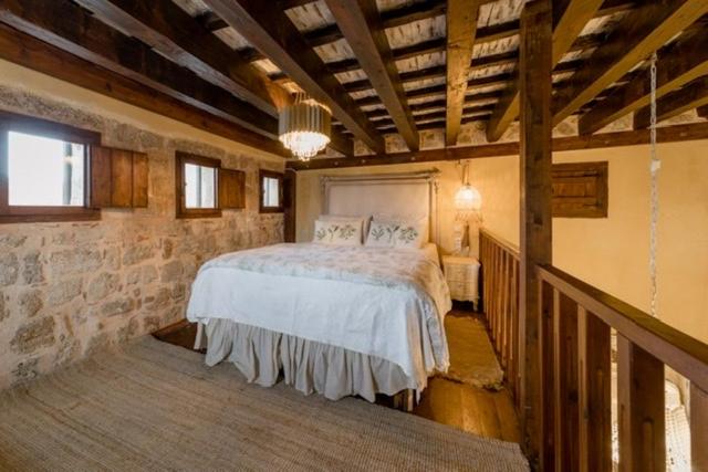 George & Alexandra's Apartments