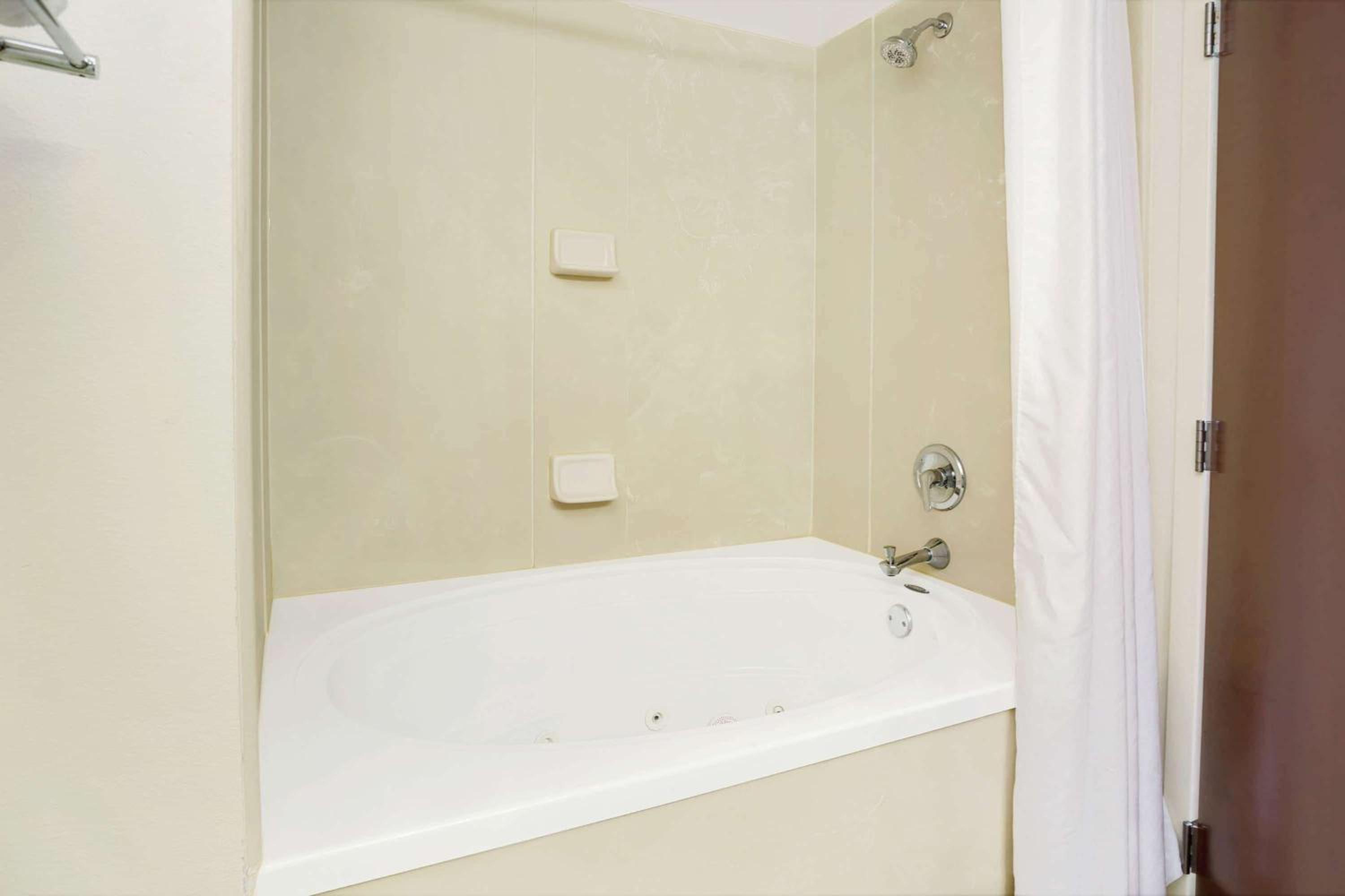 Wingate by Wyndham Raleigh Durham / Airport