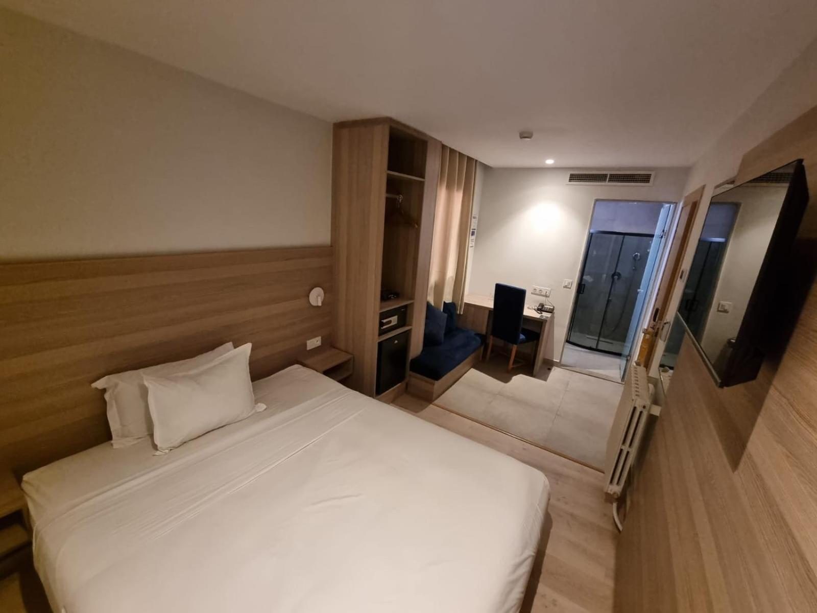 Fajr Hotel