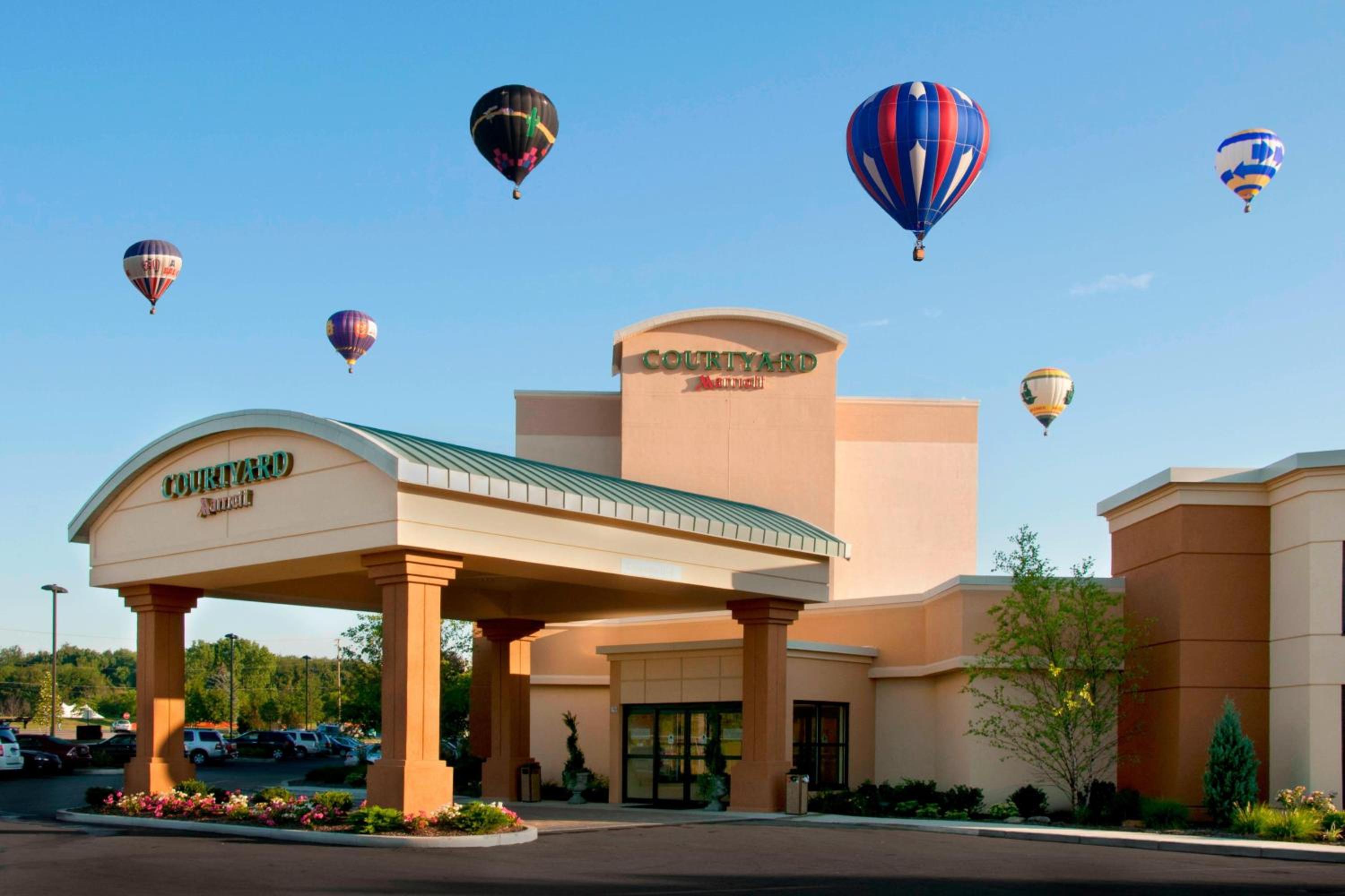 万丽酒店（Courtyard by Marriott Canton）