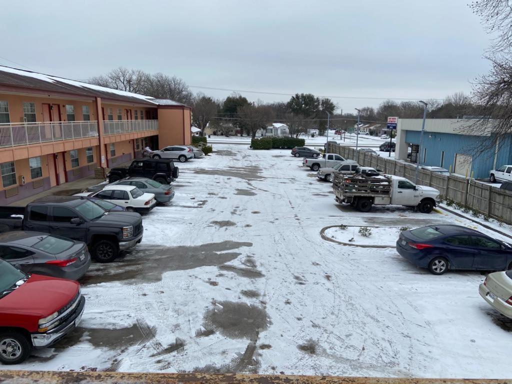 Benbrook Inn & Suites