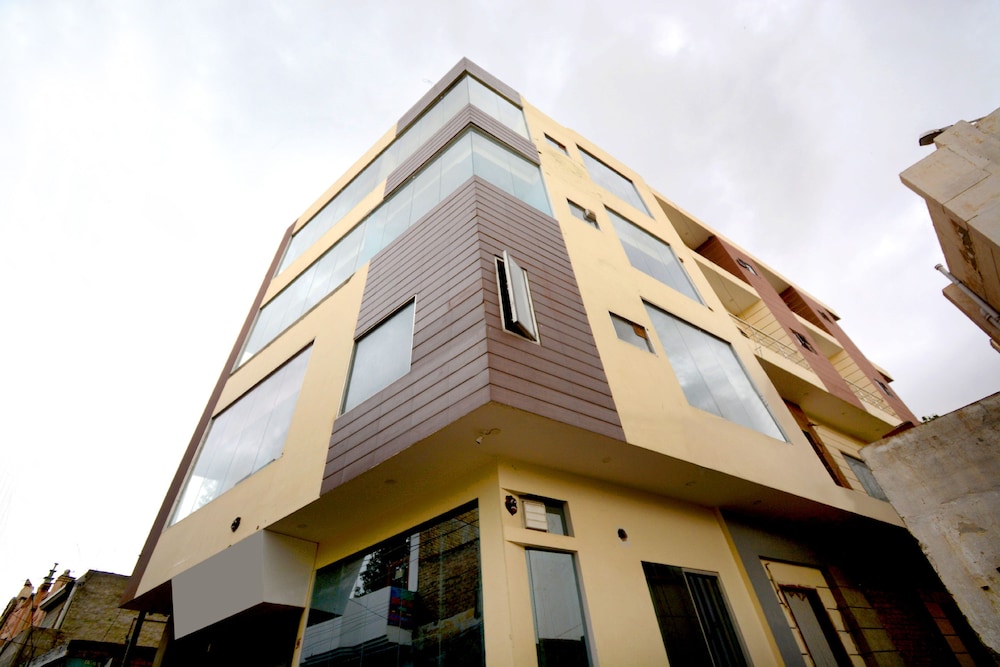 OYO 37809 Hotel Royal Lifestyle