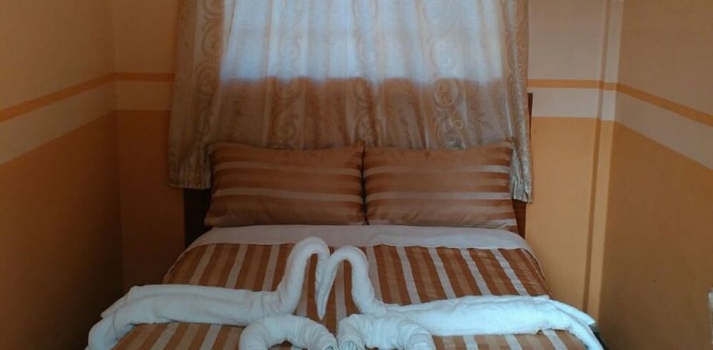 Coconut Palm Hotel