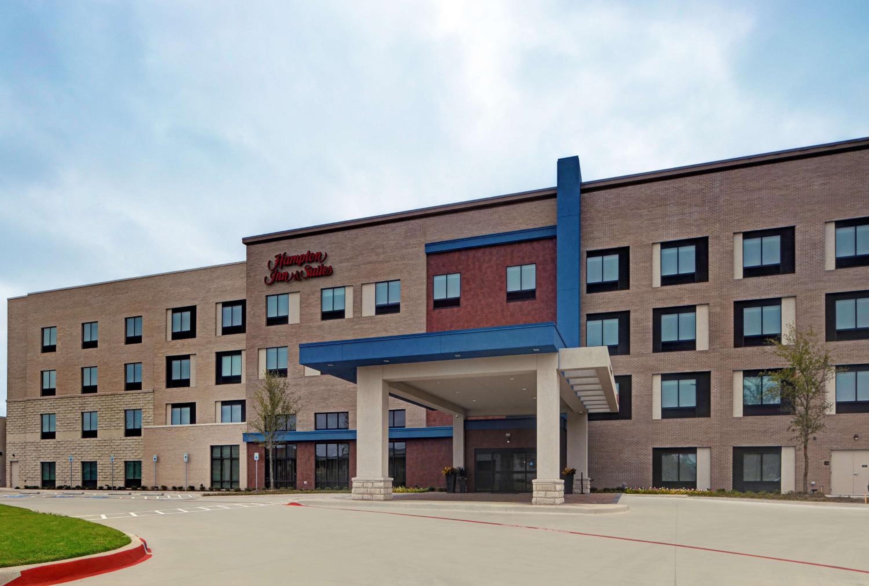 Hampton Inn & Suites Dallas - Farmers Branch