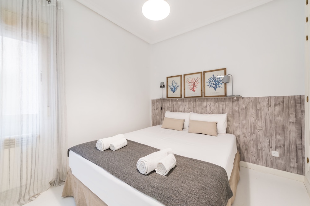 3 Bd Apartment Perfect Location in Plaza de Chueca