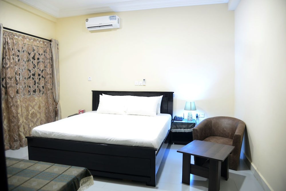 Target Hill Hotel