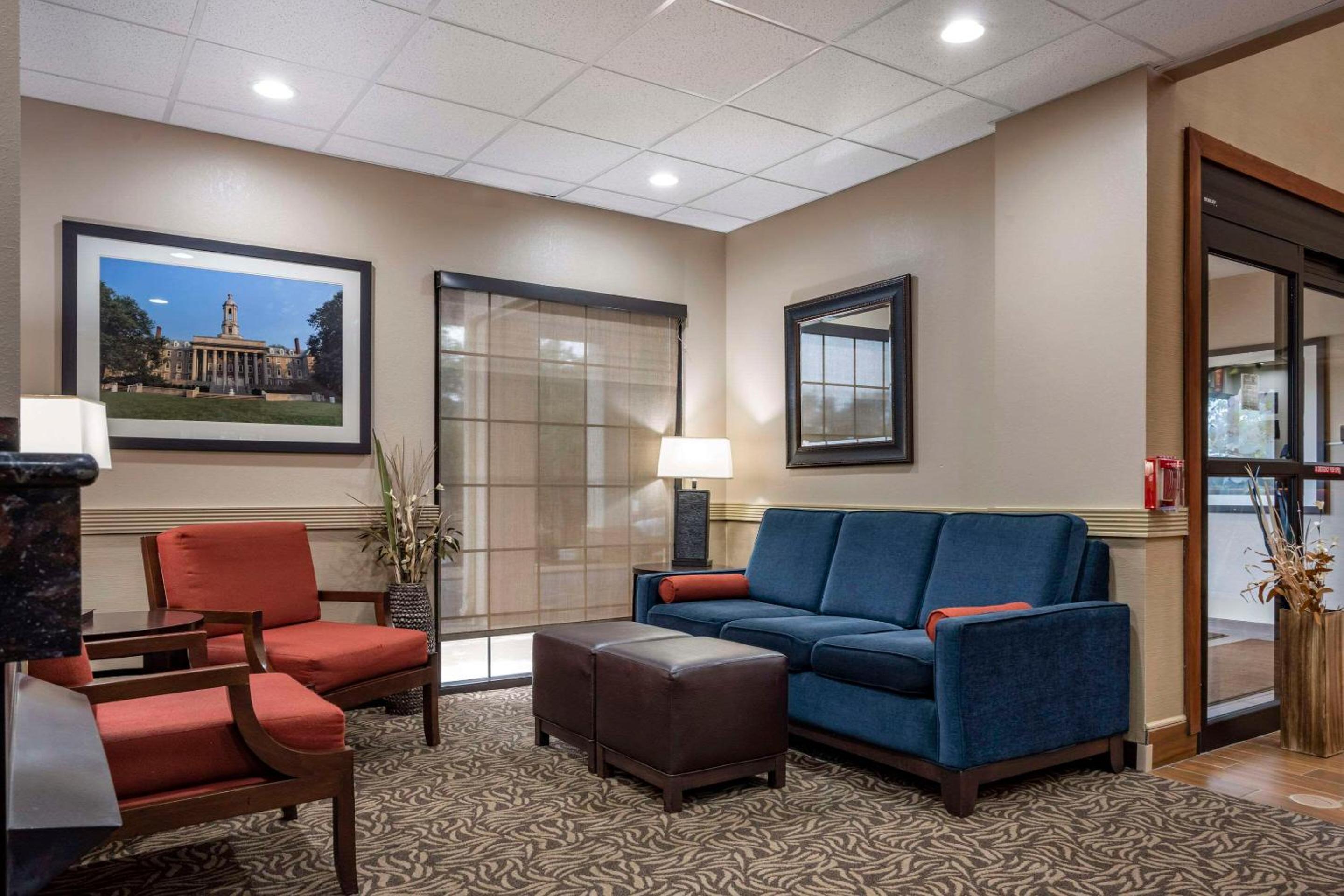 Comfort Suites State College near Penn State - Steps Away from PSU!