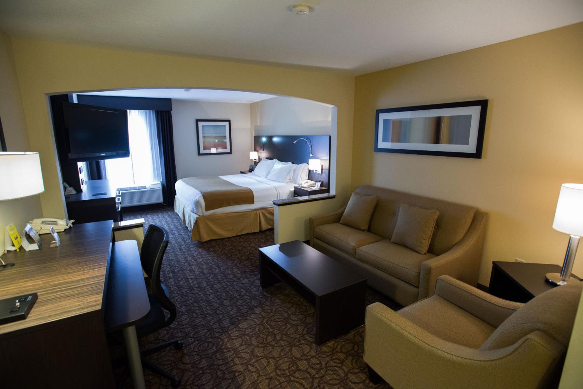 Holiday Inn Express & Suites Topeka West I-70 Wanamaker by IHG