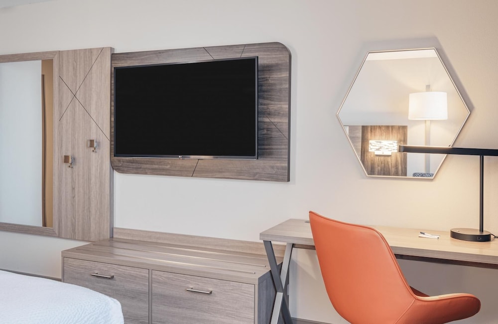 Holiday Inn Express Federal Way Seattle South by IHG