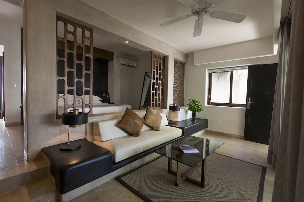 Thompson Zihuatanejo, A Beach Resort, by Hyatt