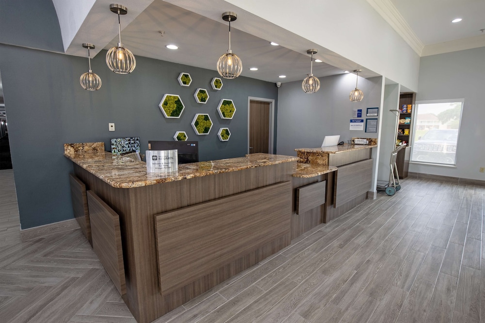 Best Western Plus Vermilion River Inn & Suites