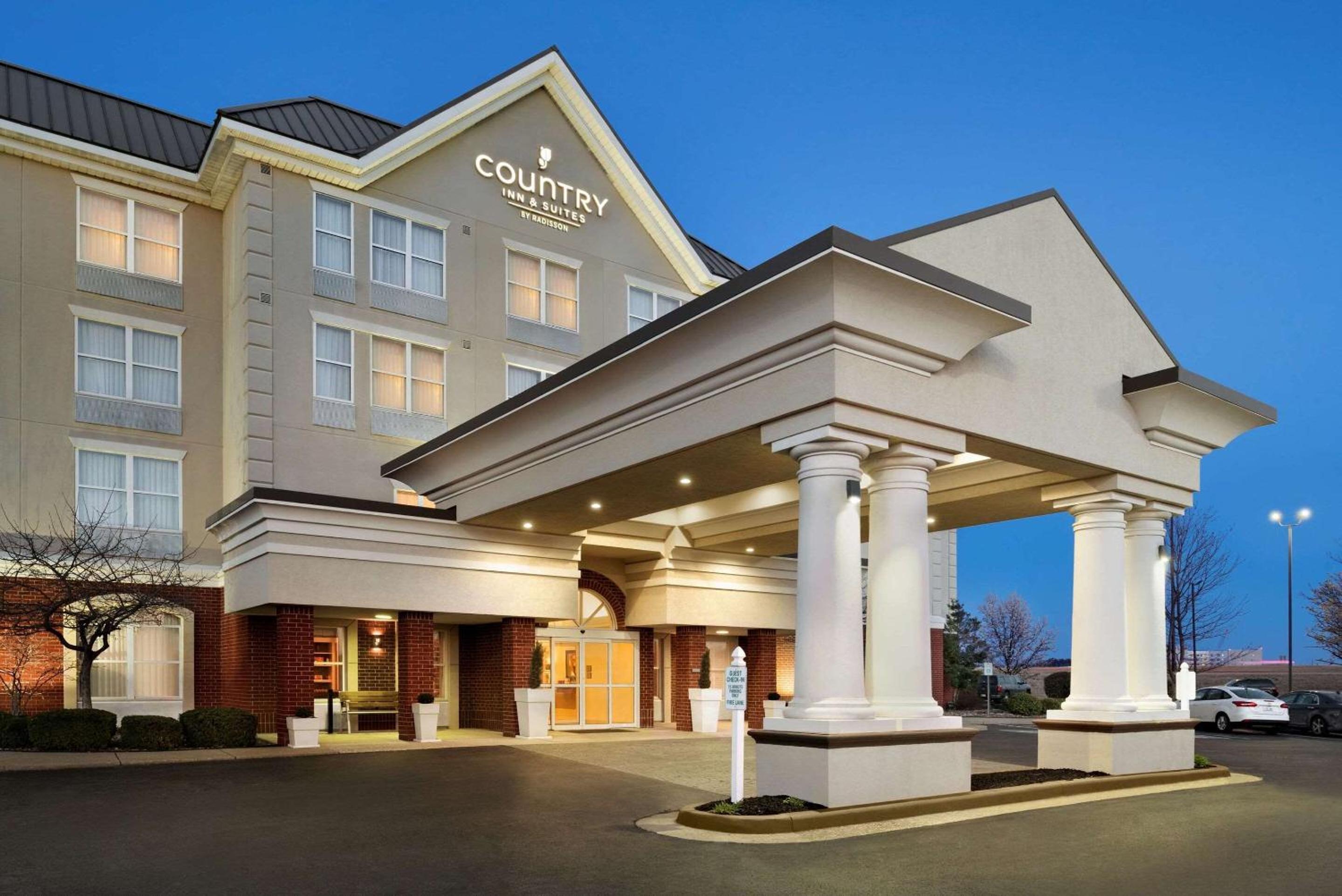国乡旅馆与套房 by Radisson, Evansville, IN