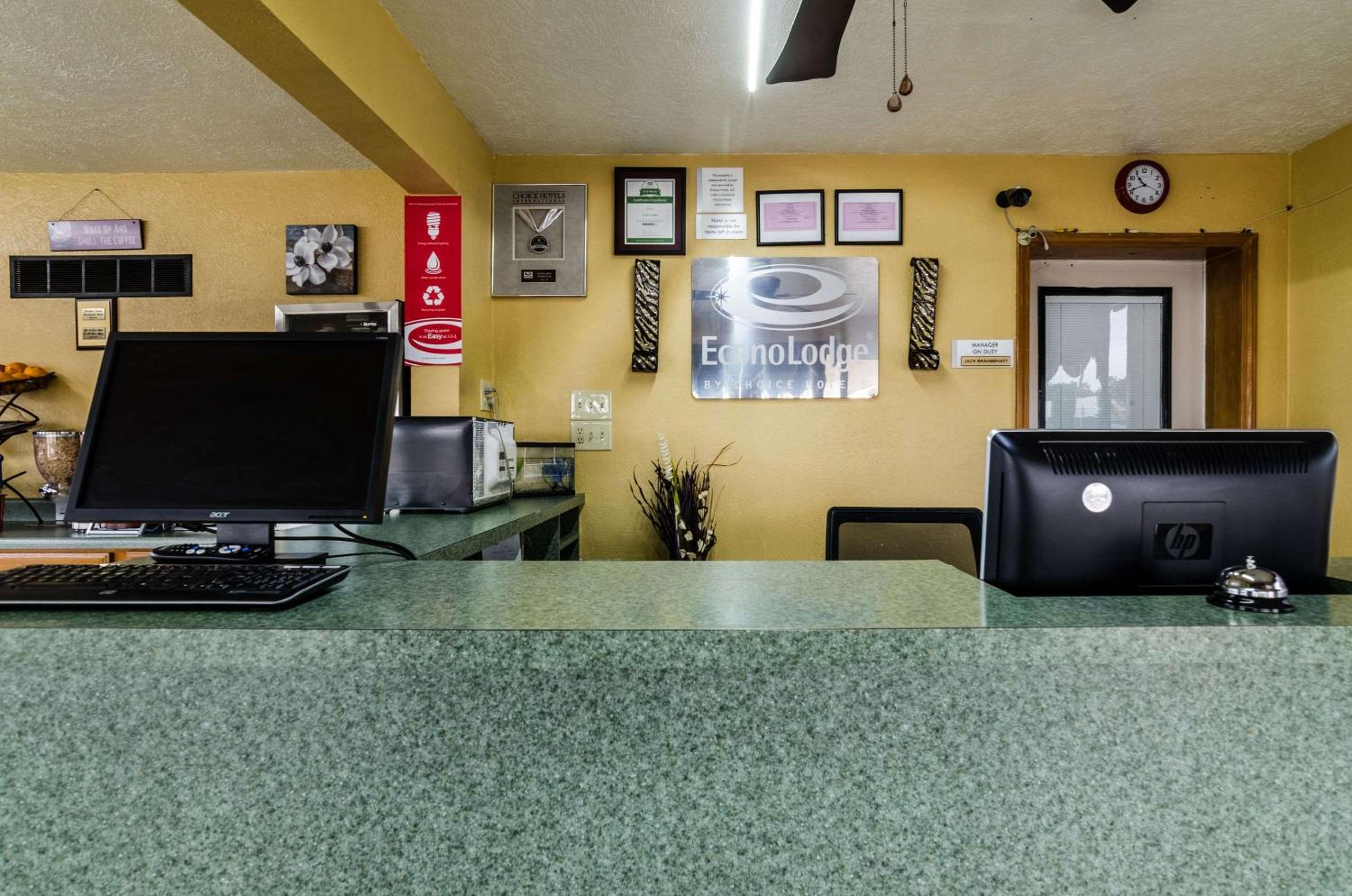 Econo Lodge Winfield