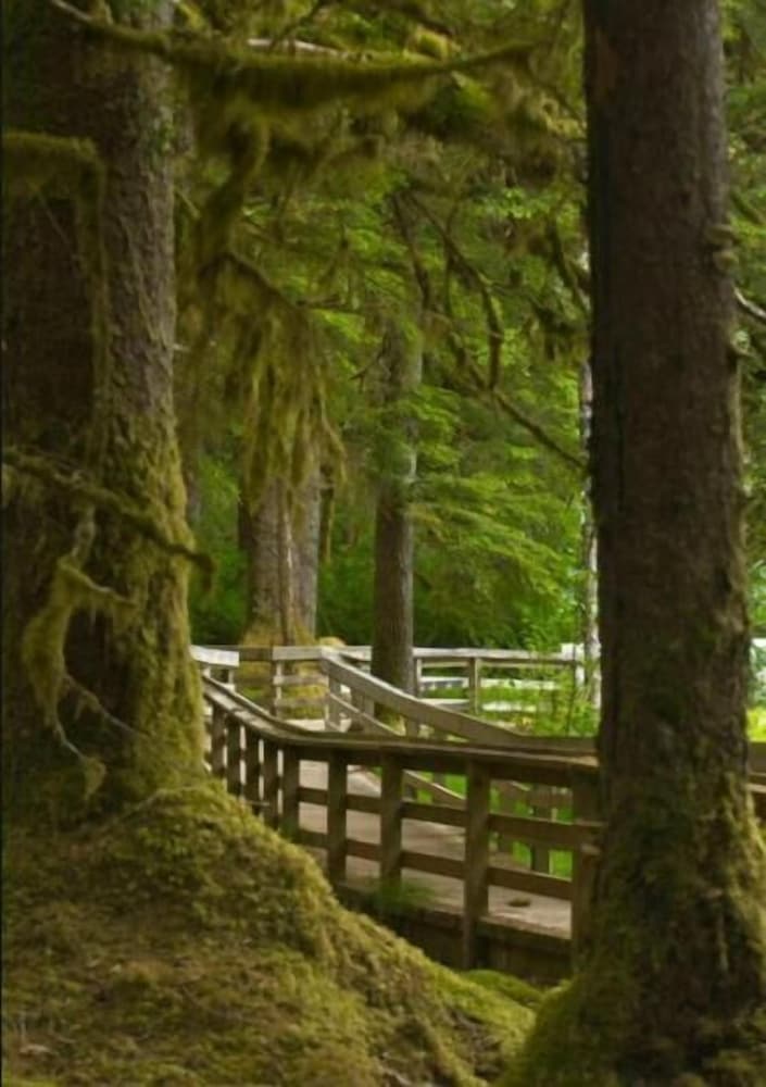 Glacier Bay Lodge