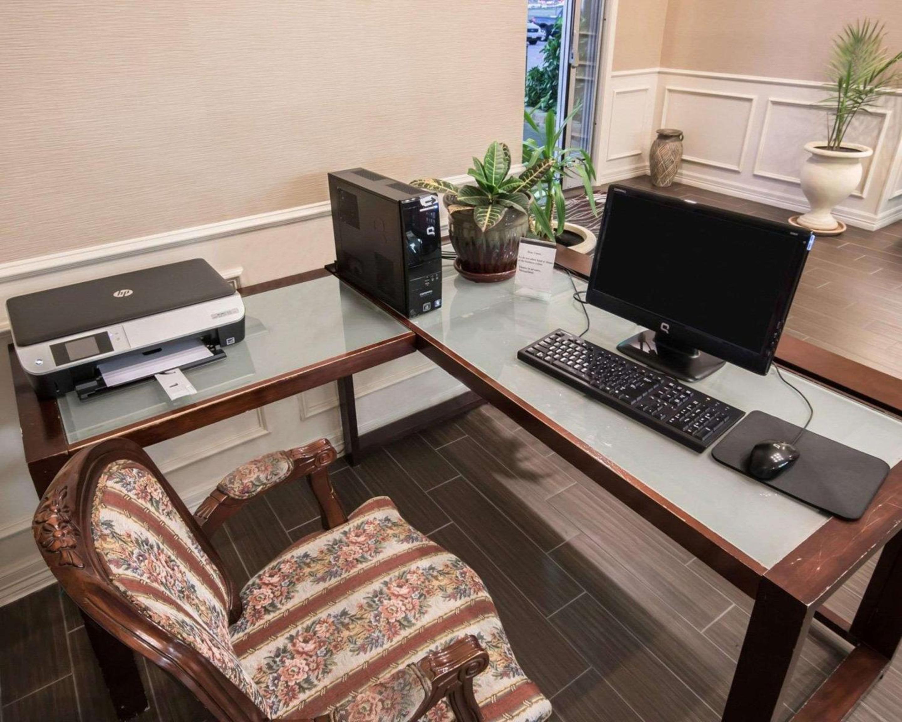 Comfort Inn & Suites Red Oak - Dallas Area