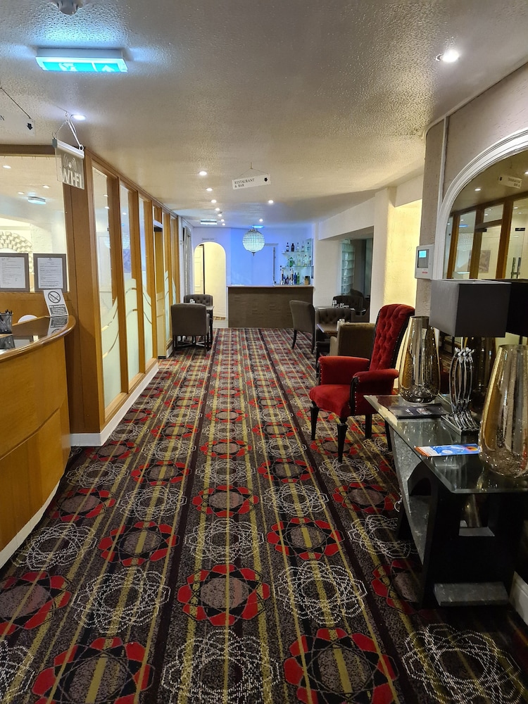 Barons Court Hotel