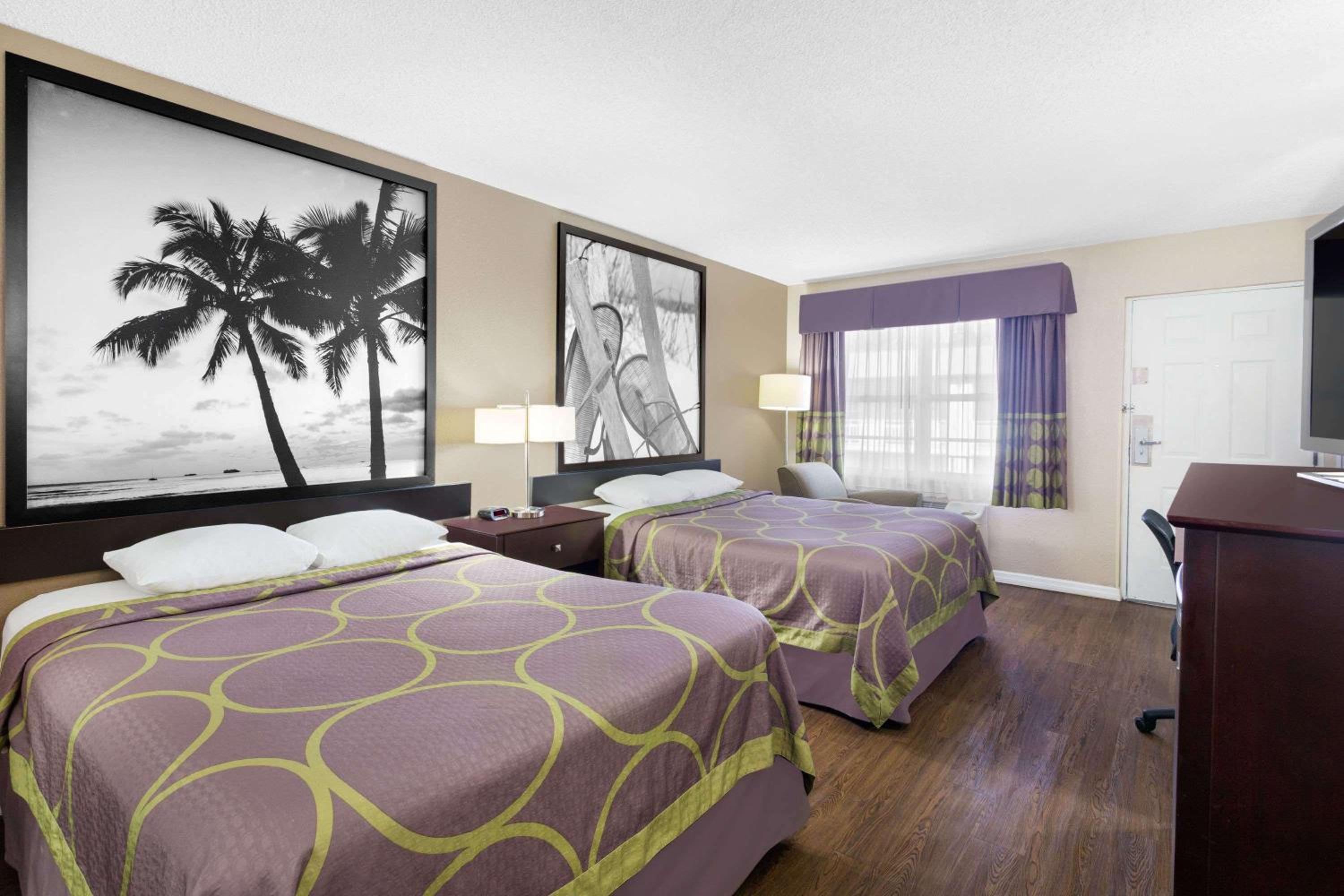 Super 8 by Wyndham Ellenton Bradenton Area
